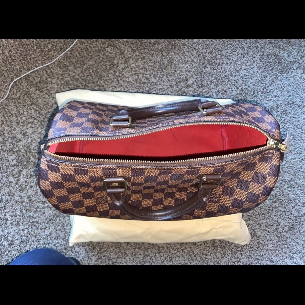 Nothing is wrong with the bag, just going threw a hard time and need the money - Picture 4 of 5
